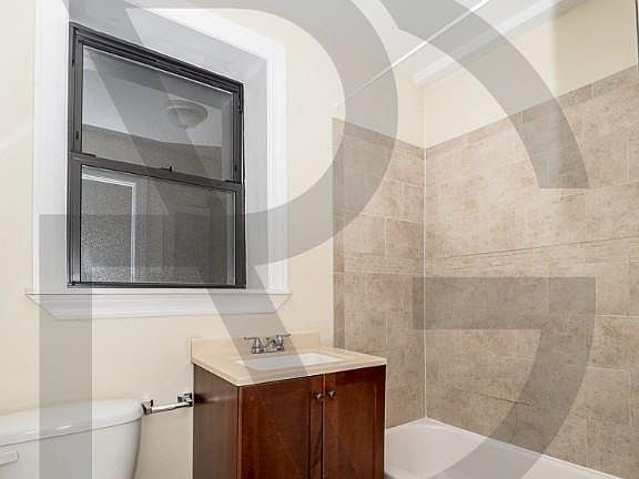 5th image of 1347 N Dearborn St #1347407