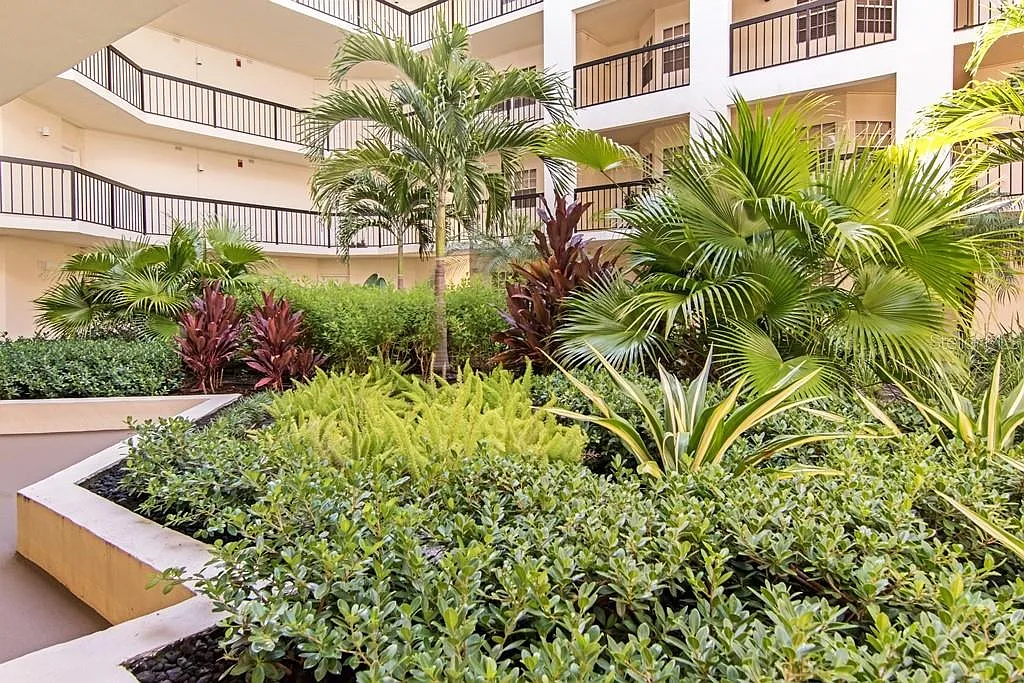 3 bed, 2.0 bath, 1368 sqft, $3,500 — Photo 4