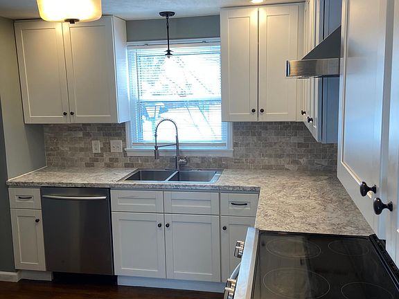 3rd image of 4317 Belmont Dr
