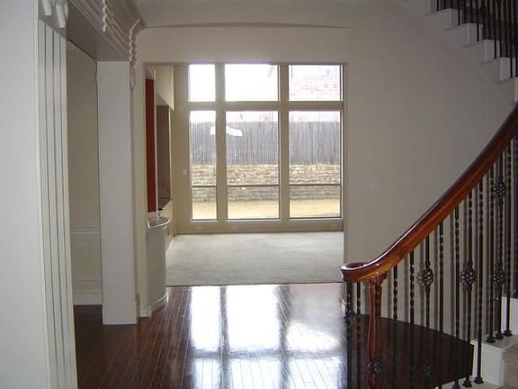 2nd image of 4206 Woodcrest Ln