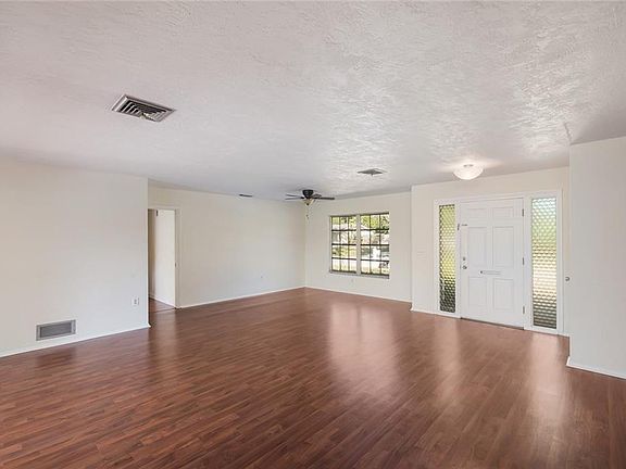 4th image of 2920 Bougainvillea St