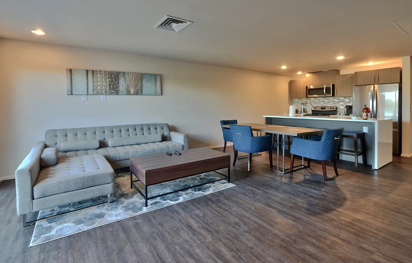 3 bed, 1474 sqft, $2,595 — Photo 2