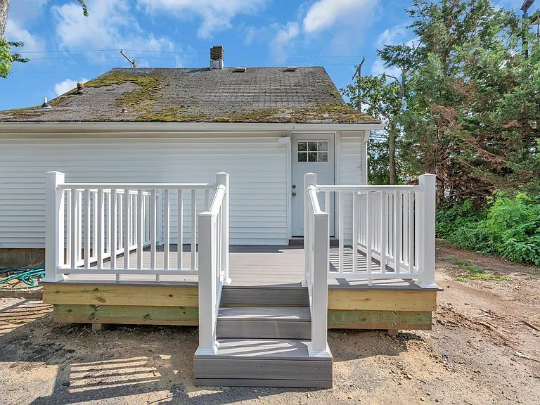 939 E County Line Rd — Photo 20