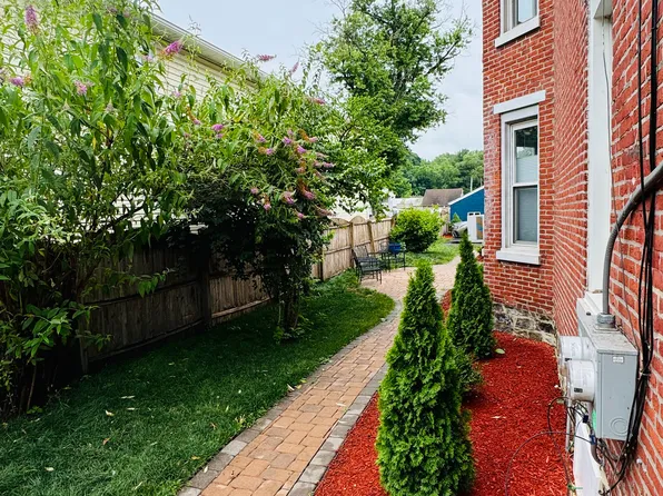 208 Bridge St #2B, Mont Clare, PA 19453