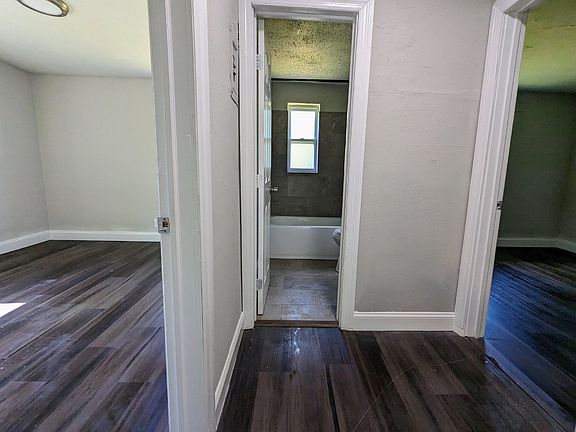 4th image of 1352 W 30th St APT 4