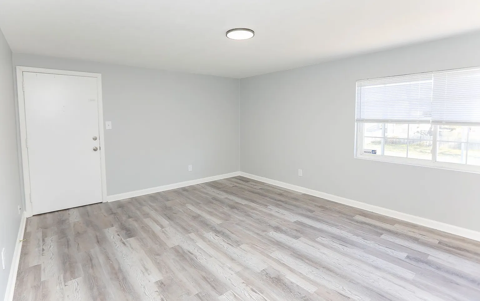 1454 E Ocean View Ave — Photo 2