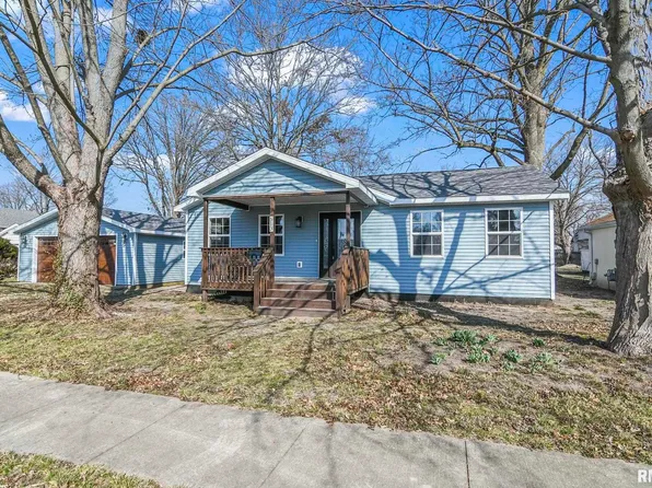513 W Spruce St, Chatham, IL 62629