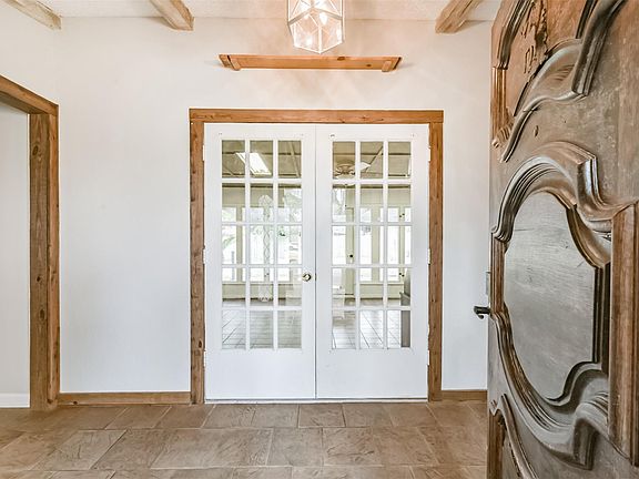 4th image of 410 Riverside Dr