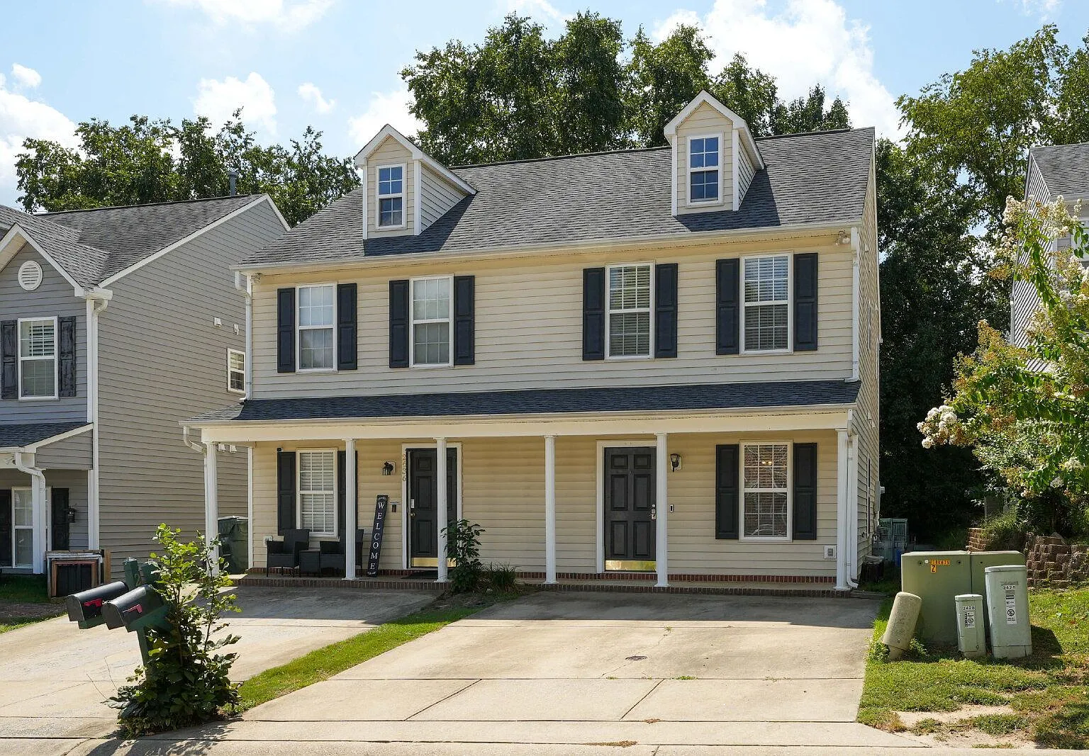 2 bed, 2.5 bath, 1049 sqft, $1,650 — Photo 2