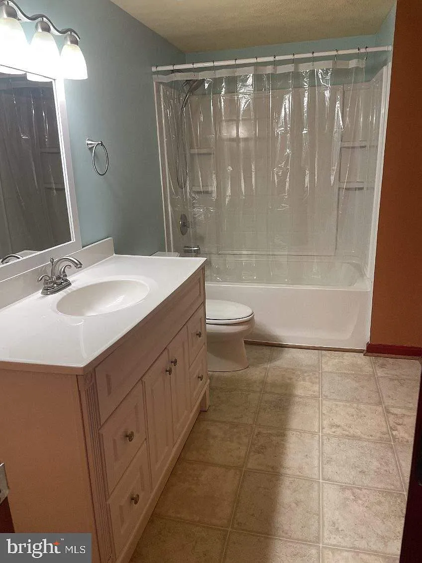 1 bed, 2212 sqft, $1,950 — Photo 4