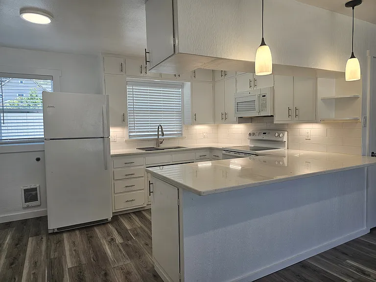 8708 SE 32nd Ave — Photo 3