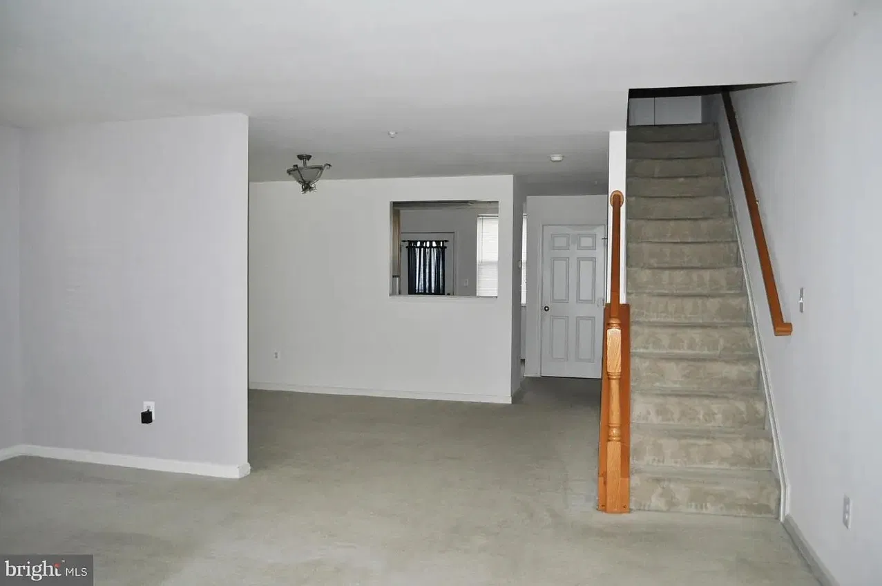 3 bed, 2.5 bath, 1600 sqft, $2,200 — Photo 3