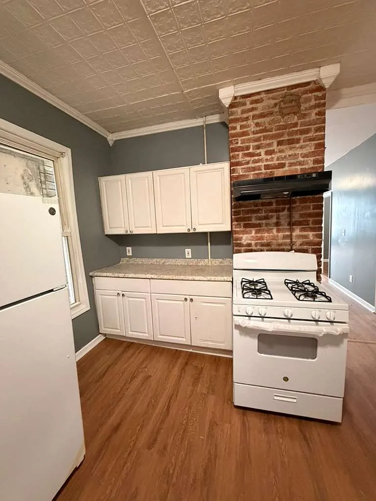Building Photo - 884 3rd Ave #1