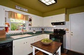 4th image of 1107 Governors Ln