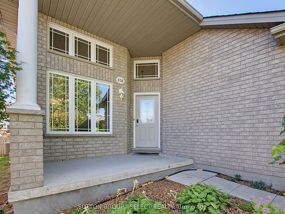 4th image of 858 Cresthaven Cres