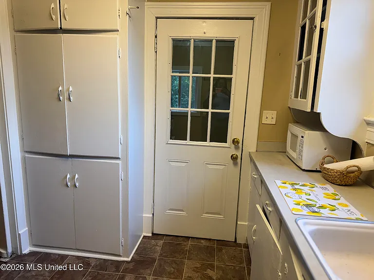 428 Decelle St — Photo 11