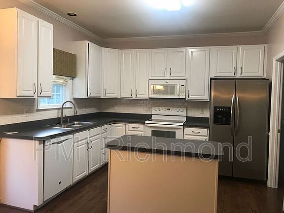 2nd image of 3340 Fontaine Ln