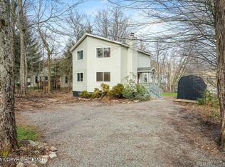 1013 Rob Roy Dr, Tobyhanna, PA 18466