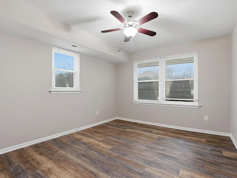 4546 Rosemarie Dr — Photo 11