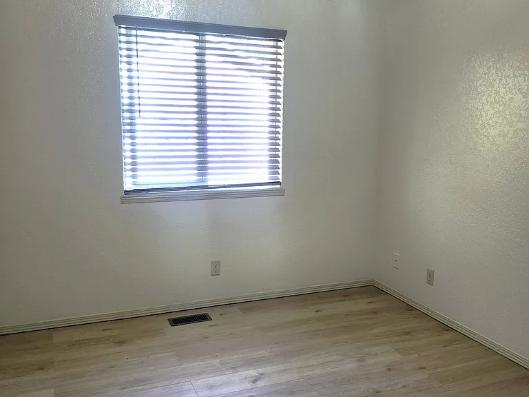 15170 N Stevens St #B — Photo 15