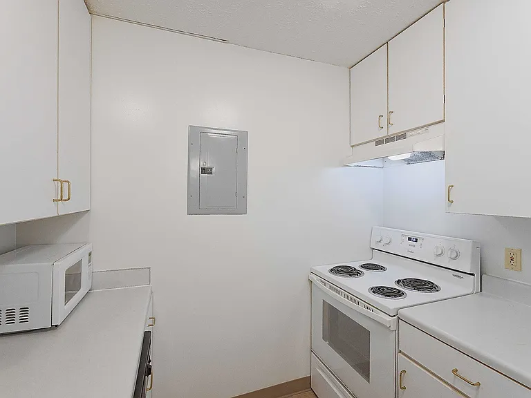 2221 S Street — Photo 10