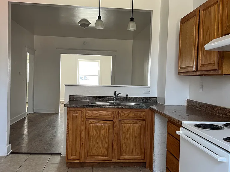 1421 Washington St — Photo 11