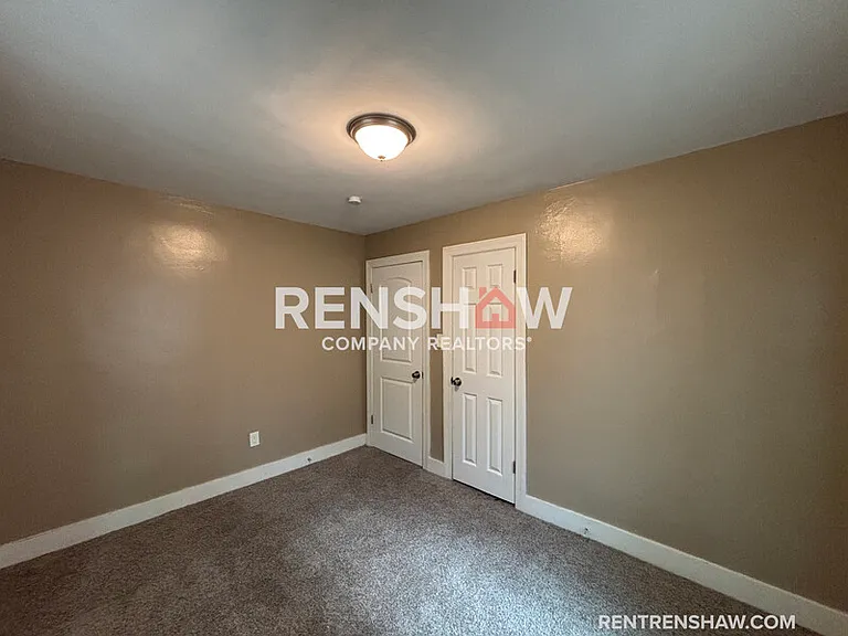 2458 Whitney Ave — Photo 9