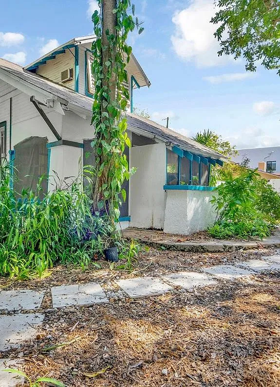 Building Photo - 875 SW 13th Ave