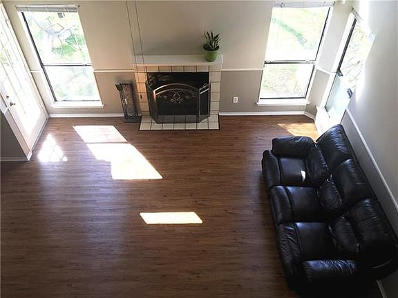 5th image of 908 S Old Orchard Ln