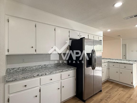 3rd image of 850 E Sunshine Dr
