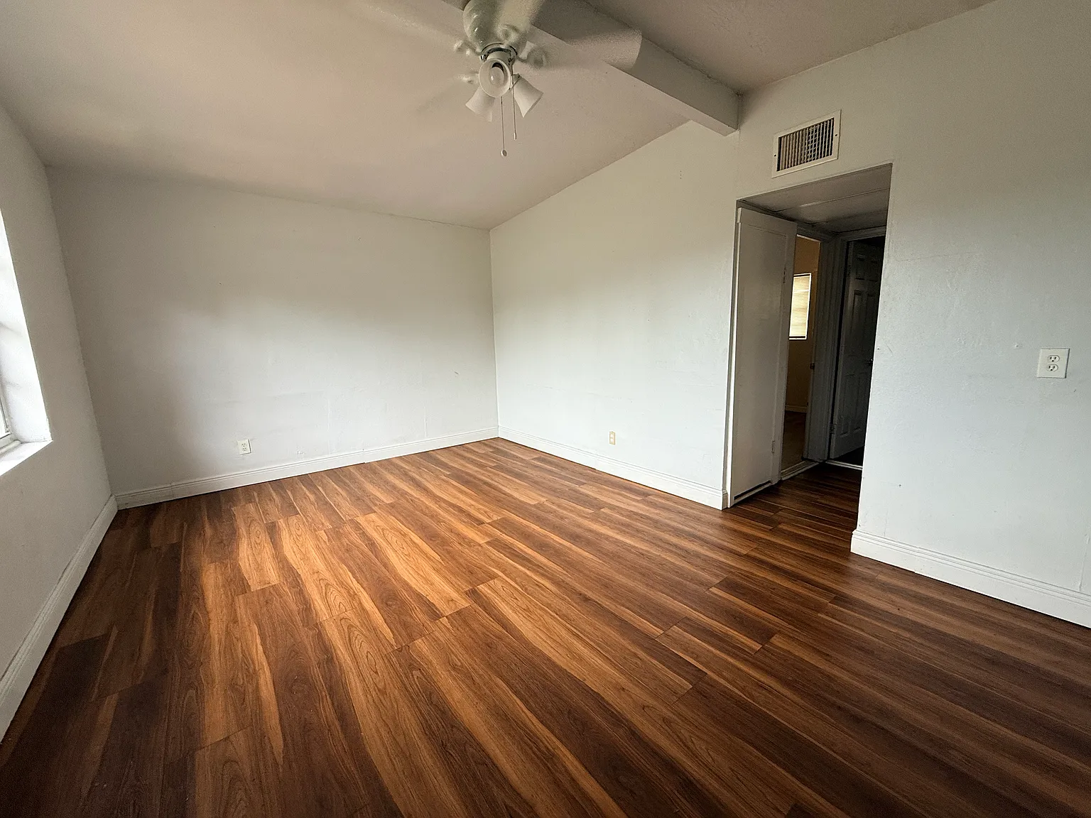 3 bed, 1084 sqft, $1,600 — Photo 2