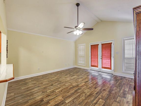 4th image of 117 Saxony Dr