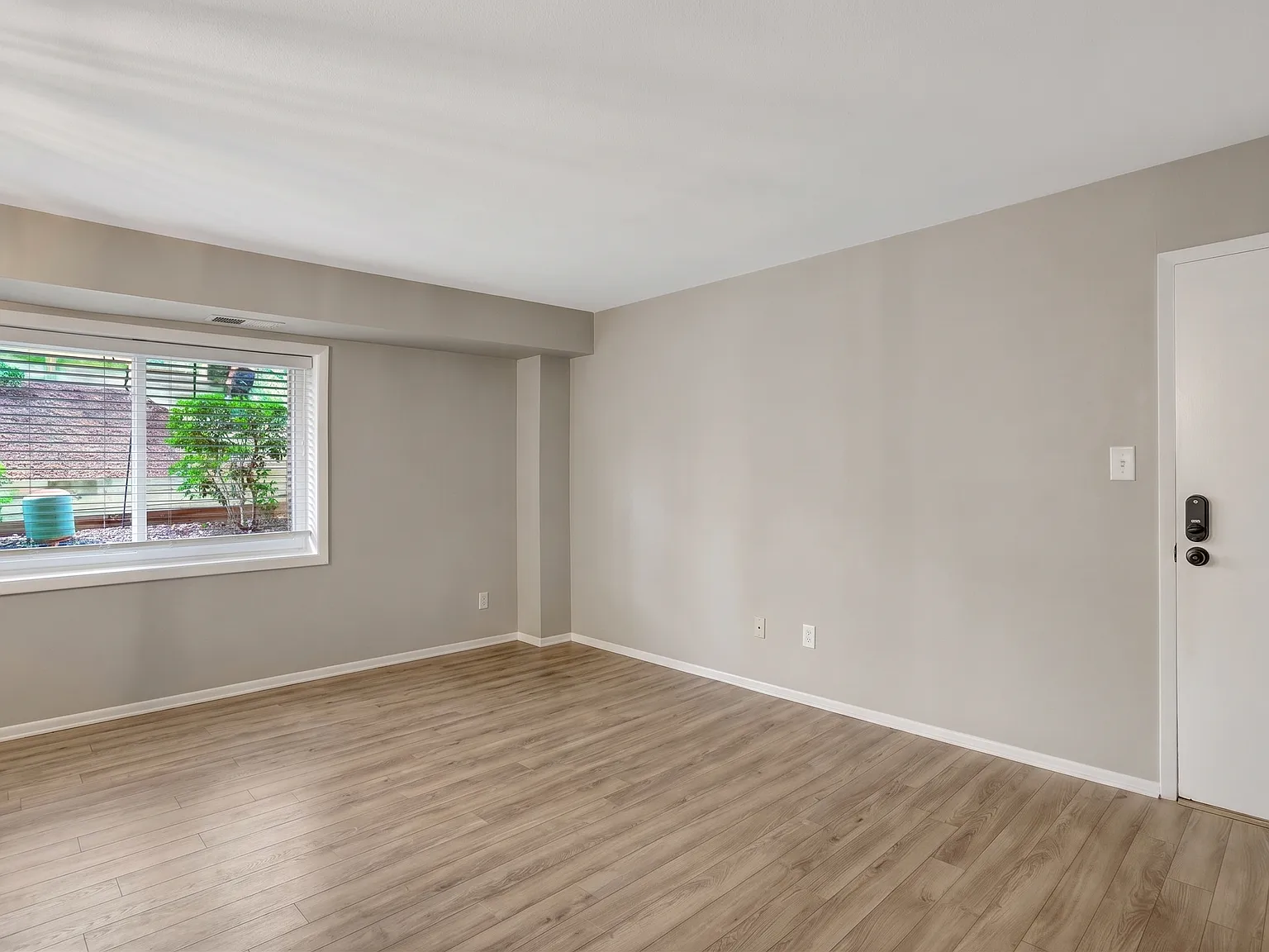 1 bed, 700 sqft, $1,750 — Photo 3