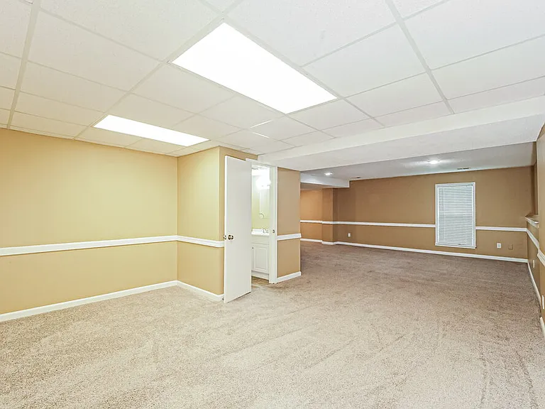 9004 Arlington Ct — Photo 14