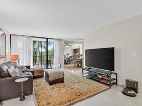 6805 Willow Wood Dr, Boca Raton, FL