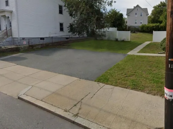 672 Douglas Ave, Providence, RI 02908