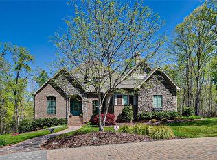 687 Pinewood Forest Dr, Asheboro, NC 27205