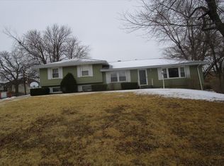 7800 Lee Dr, Pleasant Valley, MO 64068
