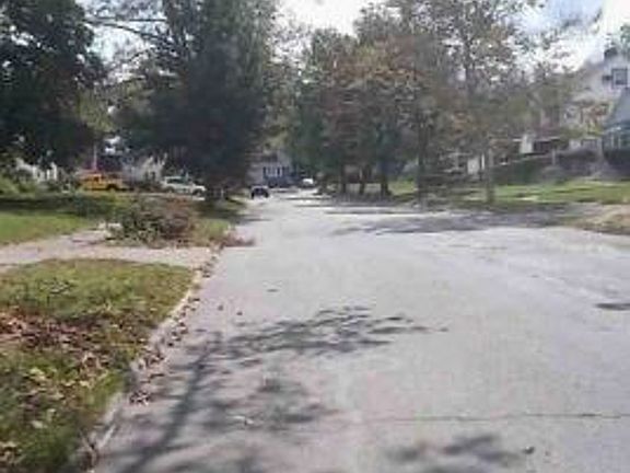 Exterior Neighborhood (street photo)