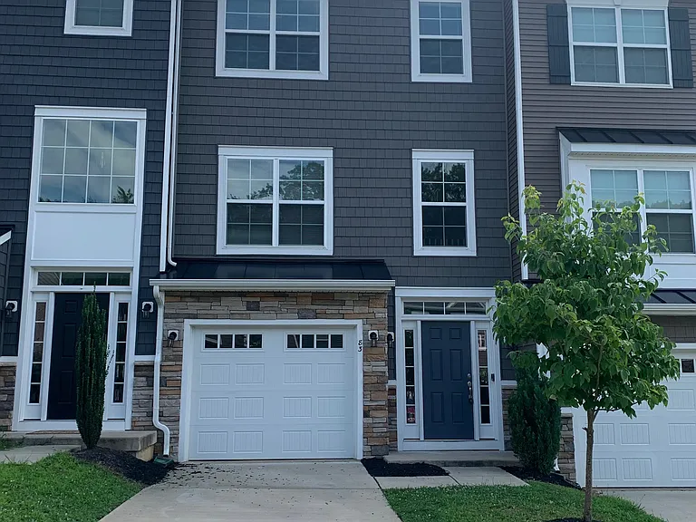 83 Andrews Pl — Photo 1