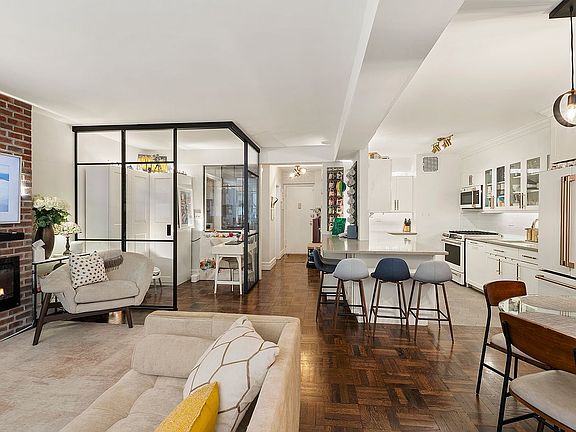 2nd image of 415 E 52nd St APT 2DA