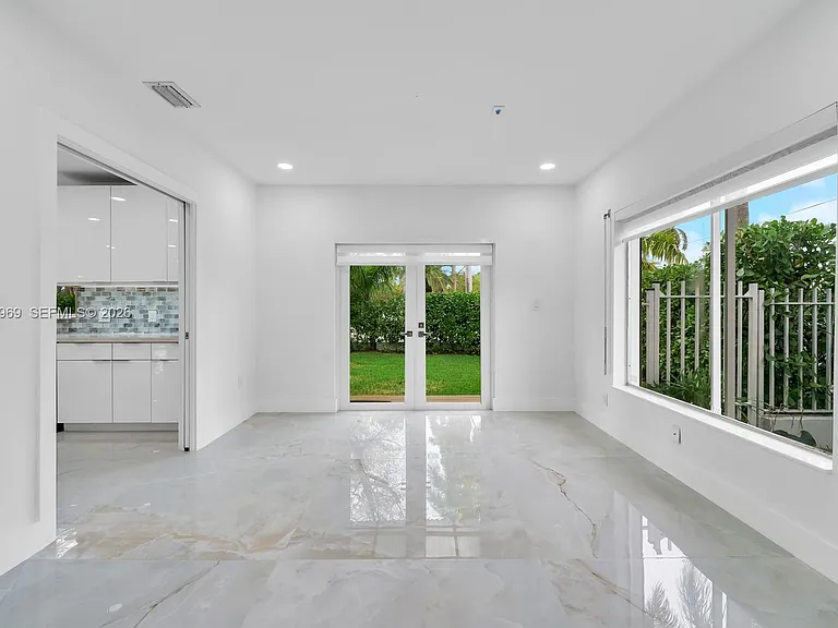 200 N Hibiscus Dr — Photo 6