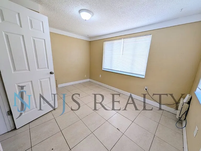 3034 Roxbury Dr — Photo 13