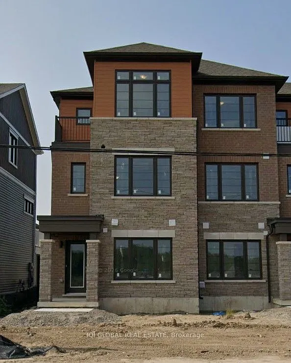 4 bed, $2,400 — Photo 1