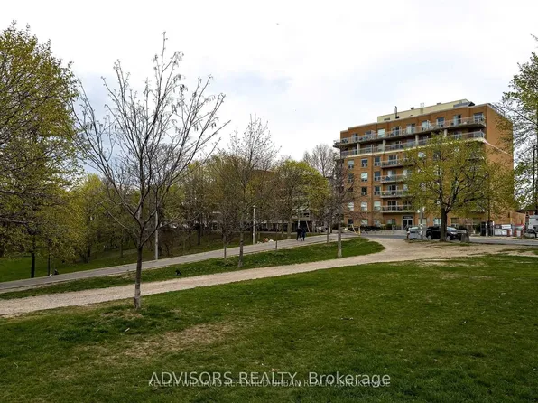 11 Christie St #209, Toronto, ON M6G 4C3