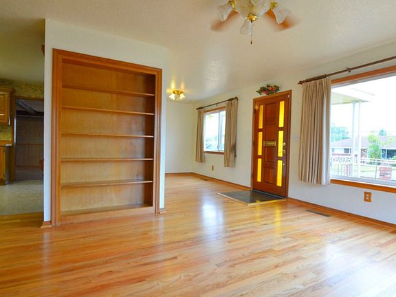 5th image of 1318 McDougall Ave