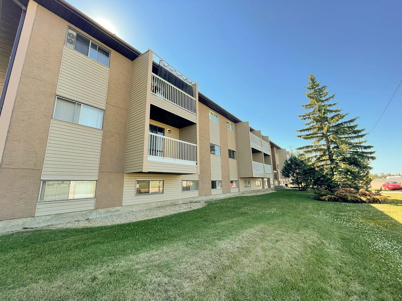 Pinecrest Apartments - Choose your rent level - Call for Details - Heat, water — Photo 3