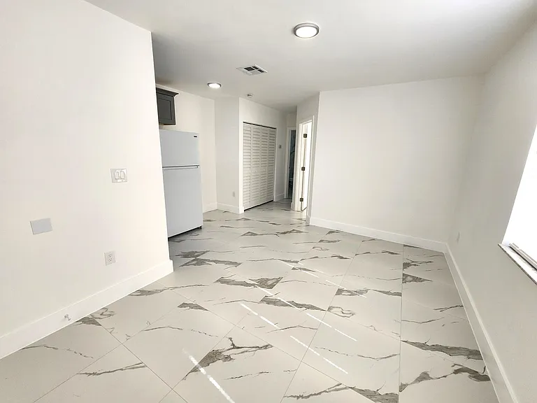 2466 Lincoln St #3 — Photo 3
