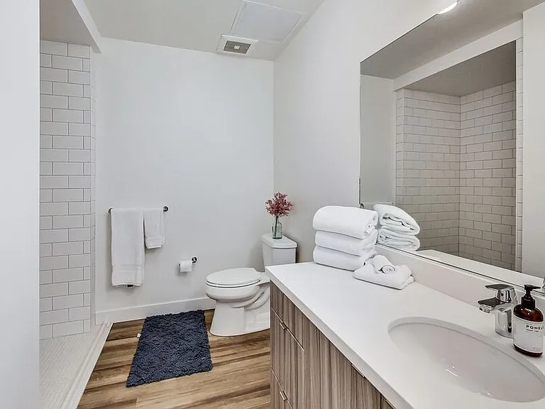 950 Lofts — Photo 33