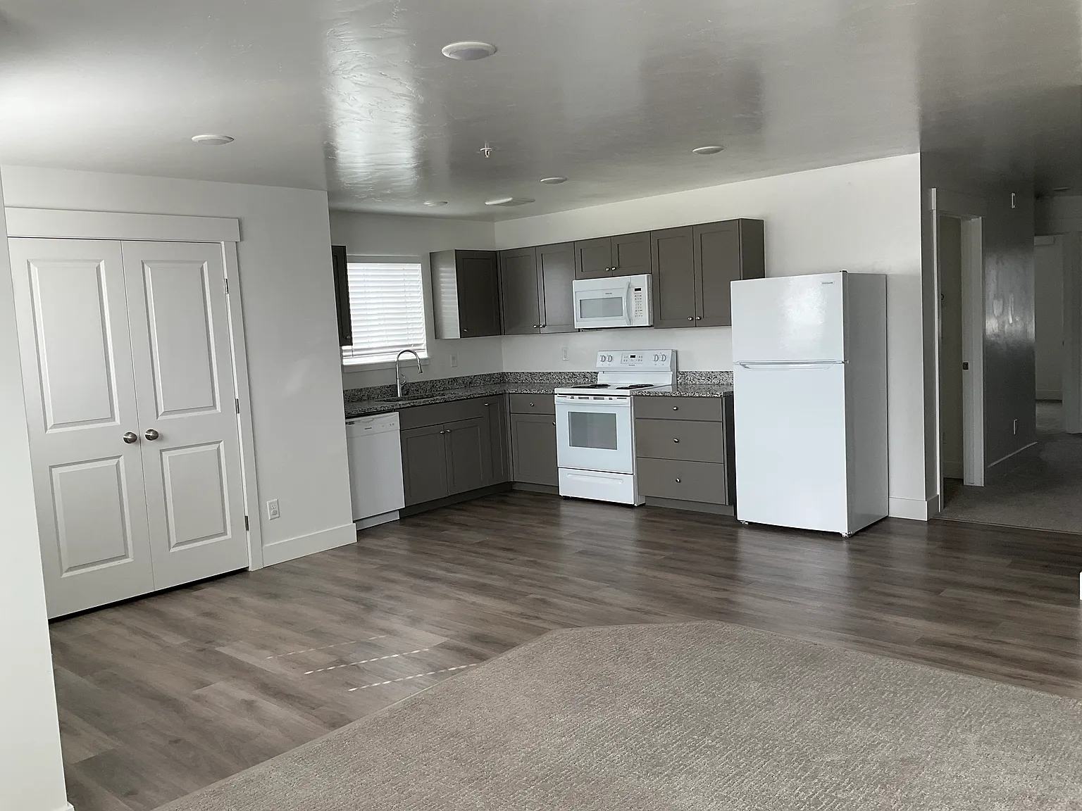 3 bed, 1.5 bath, 1175 sqft, $1,295 — Photo 2
